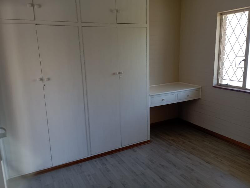 To Let 4 Bedroom Property for Rent in Oatlands Eastern Cape